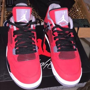 BNIB Jordan 4 Toro Bravo